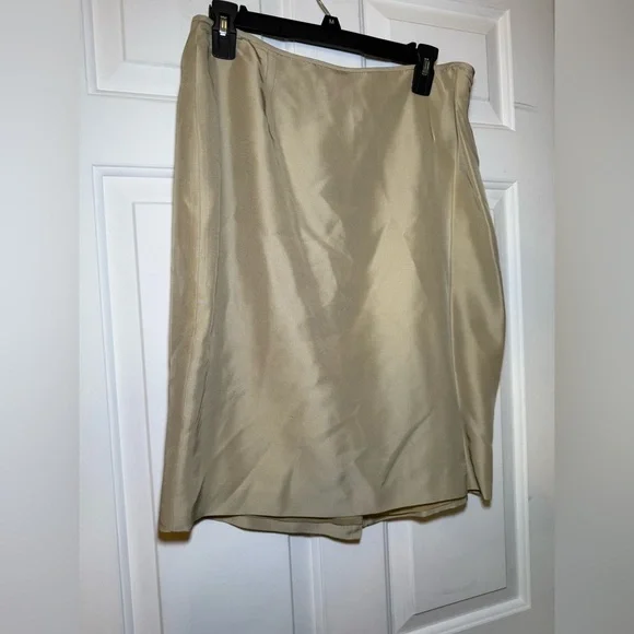 Talbots Pure Silk Embroidered Beads Beige Suit Sz 12 Petite Skirt Blazer Floral - Picture 7 of 14